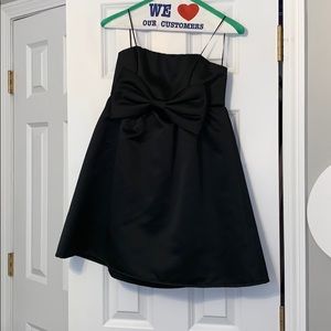 Cute black dress!